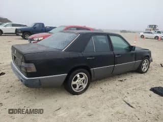 ✅ 1993 Mercedes-Benz 400 E • VIN: WDBEA34E4PB852391 • Лот: 42859275. Опубликован ранее на Copart с пробегом 180 979 миль. Бесплатный доступ к архиву аукционных продаж из США и подробный отчёт об истории автомобиля на DreamBid. Изображение 3.