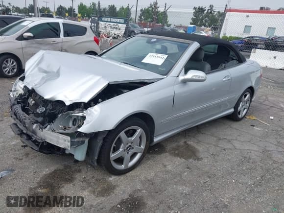 ✅ 2007 Mercedes-Benz CLK 550 • VIN: WDBTK72F87T076297 • Lot: 42353942. Wystawiony na IAAI z przebiegiem 117 815 mil. Bezpłatny archiwum sprzedaży aukcyjnych z USA i szczegółowy raport historii pojazdu na DreamBid. Zdjęcie 18.