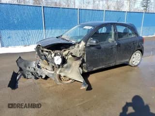 ✅ 2015 Nissan Micra S • VIN: 3N1CK3CPXFL211903 • Lot: 50978945. Wystawiony na Copart z przebiegiem 140 437 mil. Bezpłatny archiwum sprzedaży aukcyjnych z USA i szczegółowy raport historii pojazdu na DreamBid. Zdjęcie 1.