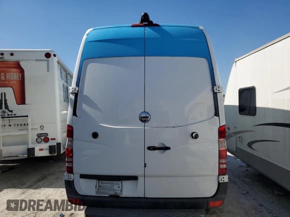✅ 2018 Freightliner Sprinter Cargo • VIN: WDYPE7CD7JP616380 • Lot: 77013644. Wystawiony na Copart z przebiegiem 194 981 mil. Bezpłatny archiwum sprzedaży aukcyjnych z USA i szczegółowy raport historii pojazdu na DreamBid. Zdjęcie 6.