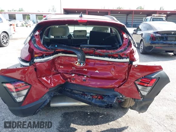 ✅ 2025 Hyundai Kona SEL • VIN: KM8HB3AB0SU315743 • Lot: 43362761. Listed on IAAI with 4,068 mi. Free auction sales archive from the USA and detailed vehicle history report at DreamBid. Image 17.