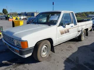 ✅ 1985 Toyota Pickup Deluxe • VIN: JT4RN56D3F0130668 • Lot: 43530597. Wystawiony na IAAI z przebiegiem 104 289 mil. Bezpłatny archiwum sprzedaży aukcyjnych z USA i szczegółowy raport historii pojazdu na DreamBid. Zdjęcie 2.