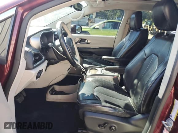 ✅ 2018 Chrysler Pacifica Limited • VIN: 2C4RC1GG3JR141353 • Lot: 86873185. Listed on Copart with 134,815 mi. Free auction sales archive from the USA and detailed vehicle history report at DreamBid. Image 7.