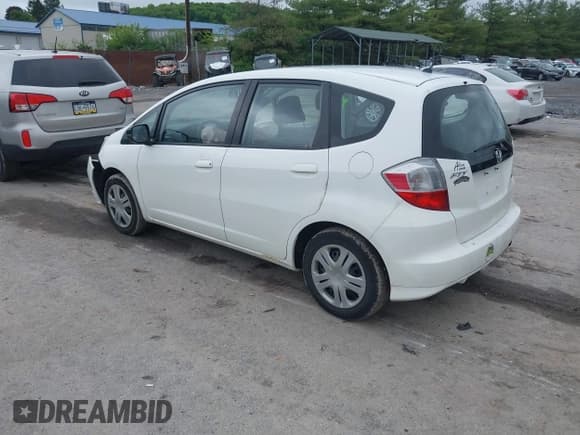 ✅ 2010 Honda Fit • VIN: JHMGE8H24AC011764 • Lot: 42268391. Listed on IAAI with 81,697 mi. Free auction sales archive from the USA and detailed vehicle history report at DreamBid. Image 3.