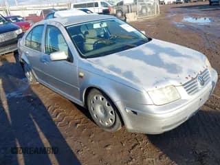 ✅ 1999 Volkswagen Jetta GL • VIN: 3VWRA29M4XM020553 • Lot: 41239416. Wystawiony na IAAI z przebiegiem 294 250 mil. Bezpłatny archiwum sprzedaży aukcyjnych z USA i szczegółowy raport historii pojazdu na DreamBid. Zdjęcie 1.