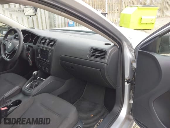 ✅ 2016 Volkswagen Jetta S • VIN: 3VW267AJ7GM258432 • Lot: 43542466. Wystawiony na IAAI z przebiegiem 103 113 mil. Bezpłatny archiwum sprzedaży aukcyjnych z USA i szczegółowy raport historii pojazdu na DreamBid. Zdjęcie 5.