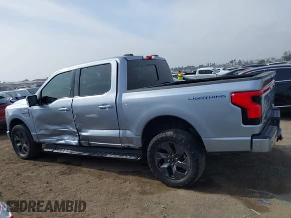 ✅ 2022 Ford F-150 Lightning Pro • VIN: 1FTVW1EL0NWG16234 • Лот: 41220079. Опубликован ранее на IAAI с пробегом 40 541 миль. Бесплатный доступ к архиву аукционных продаж из США и подробный отчёт об истории автомобиля на DreamBid. Изображение 14.
