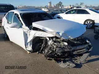 ✅ 2018 Lexus IS 300 • VIN: JTHBA1D21J5066874 • Lot: 43573546. Wystawiony na IAAI z przebiegiem 123 111 mil. Bezpłatny archiwum sprzedaży aukcyjnych z USA i szczegółowy raport historii pojazdu na DreamBid. Zdjęcie 1.