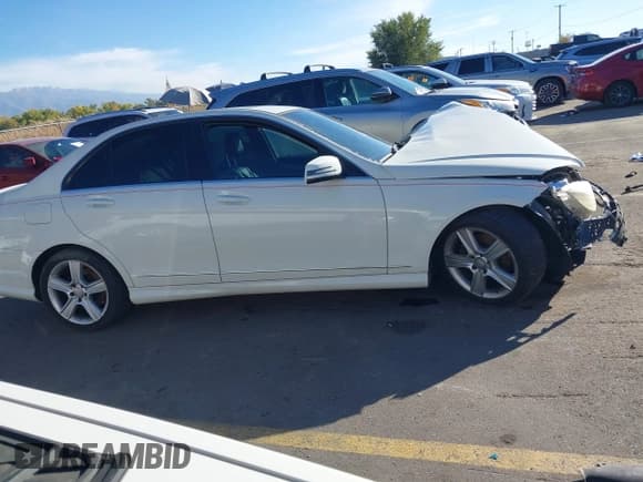 ✅ 2011 Mercedes-Benz C 300 Sport • VIN: WDDGF8BBXBA496308 • Lot: 43584651. Wystawiony na IAAI z przebiegiem Nie podano. Bezpłatny archiwum sprzedaży aukcyjnych z USA i szczegółowy raport historii pojazdu na DreamBid. Zdjęcie 13.
