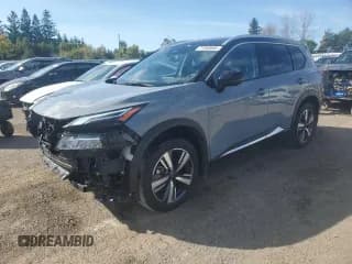 ✅ 2022 Nissan Rogue Platinum • VIN: JN8BT3DD8NW276997 • Lot: 71060665. Wystawiony na Copart z przebiegiem 32 715 mil. Bezpłatny archiwum sprzedaży aukcyjnych z USA i szczegółowy raport historii pojazdu na DreamBid. Zdjęcie 1.