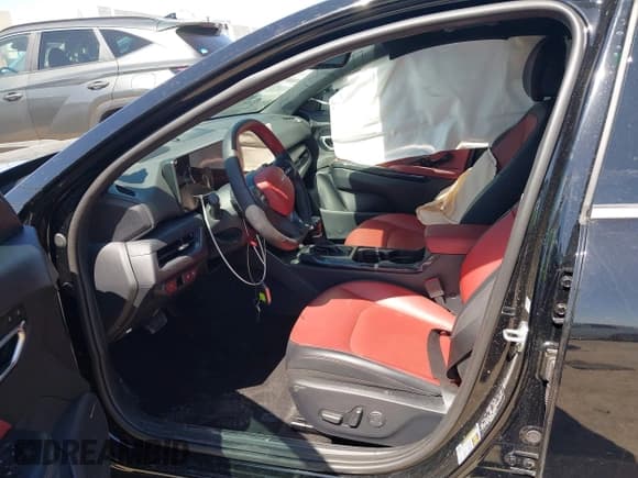 ✅ 2025 Kia K4 GT-Line • VIN: 3KPFW4DE0SE051465 • Lot: 42821498. Listed on IAAI with 1,263 mi. Free auction sales archive from the USA and detailed vehicle history report at DreamBid. Image 5.