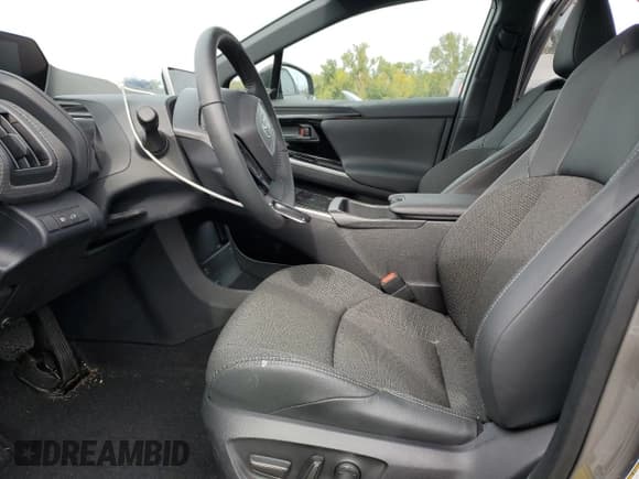 ✅ 2024 Toyota bZ4X XLE • VIN: JTMABACAXRA071027 • Лот: 85533005. Опубликован ранее на Copart с пробегом 12 408 миль. Бесплатный доступ к архиву аукционных продаж из США и подробный отчёт об истории автомобиля на DreamBid. Изображение 7.