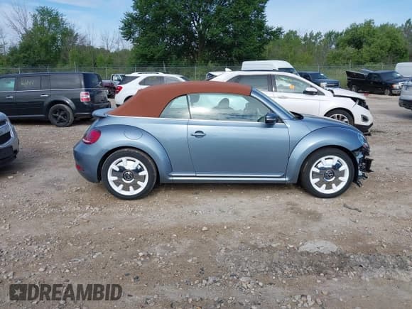 ✅ 2019 Volkswagen Beetle S • VIN: 3VW5DAAT1KM505762 • Lot: 42636158. Wystawiony na IAAI z przebiegiem 29 900 mil. Bezpłatny archiwum sprzedaży aukcyjnych z USA i szczegółowy raport historii pojazdu na DreamBid. Zdjęcie 13.