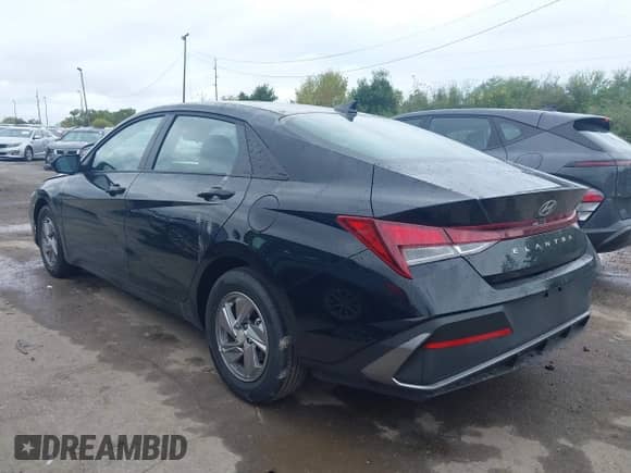 2025 Hyundai Elantra SE с VIN KMHLL4DG4SU015644, выставлен на аукционе IAAI как лот 43265922 с пробегом 5 811 миль миль и . История ставок и продаж доступна на DreamBid. Изображение 3.