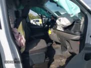 ✅ 2021 Ford Transit Cargo • VIN: 1FTBR1C82MKA66677 • Lot: 43309088. Wystawiony na IAAI z przebiegiem 125 596 mil. Bezpłatny archiwum sprzedaży aukcyjnych z USA i szczegółowy raport historii pojazdu na DreamBid. Zdjęcie 5.