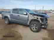 2020 Chevrolet Colorado 2WD Z71 z VIN 1GCGSDEN8L1226905, wystawiony jako Copart lot #63519215 z przebiegiem 71 209 mil mil oraz Szkoda całkowita • Salvage title. Historia ofert i sprzedaży dostępna na DreamBid. Obrazek 4.