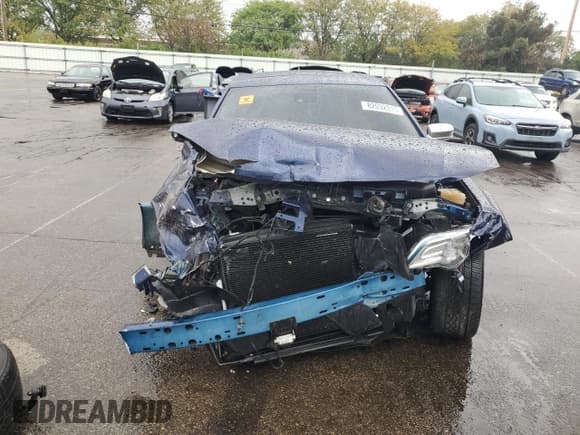 ✅ 2015 Chrysler 300 C • VIN: 2C3CCAEG9FH830050 • Lot: 82032315. Listed on Copart with 127,299 mi. Free auction sales archive from the USA and detailed vehicle history report at DreamBid. Image 5.