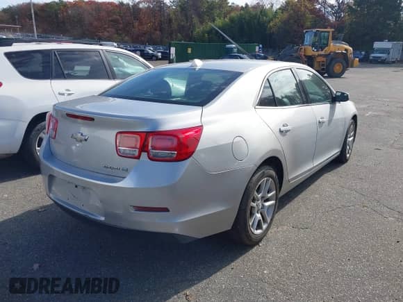 ✅ 2013 Chevrolet Malibu Eco • VIN: 1G11F5RR4DF107744 • Lot: 43608409. Wystawiony na IAAI z przebiegiem 127 288 mil mil. Skorzystaj z bezpłatnego archiwum sprzedaży aukcyjnych z USA i zobacz szczegółowy raport historii pojazdu na DreamBid. Zdjęcie 4.