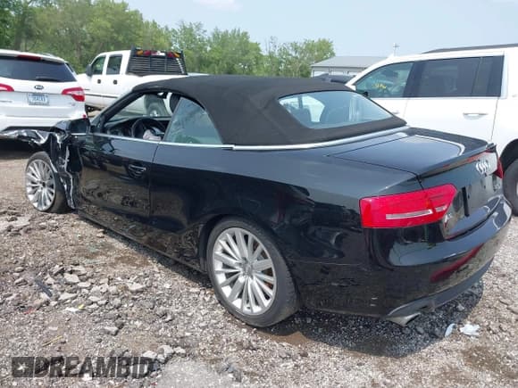 ✅ 2011 Audi A5 Premium Plus • VIN: WAULFAFH9BN022077 • Lot: 42418983. Listed on IAAI with 87,500 mi. Free auction sales archive from the USA and detailed vehicle history report at DreamBid. Image 3.