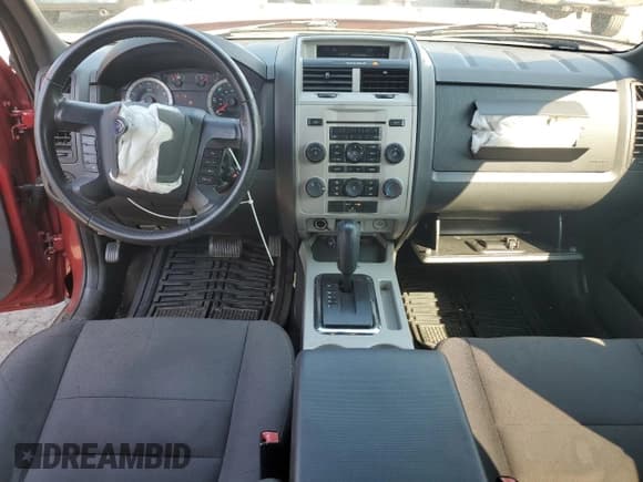 ✅ 2012 Ford Escape XLT • VIN: 1FMCU9DG3CKB65879 • Lot: 70223735. Wystawiony na Copart z przebiegiem 138 981 mil. Bezpłatny archiwum sprzedaży aukcyjnych z USA i szczegółowy raport historii pojazdu na DreamBid. Zdjęcie 8.