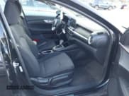 ✅ 2024 Kia Forte LXS • VIN: 3KPF24AD9RE826251 • Lot: 43483218. Wystawiony na IAAI z przebiegiem 47 031 mil. Bezpłatny archiwum sprzedaży aukcyjnych z USA i szczegółowy raport historii pojazdu na DreamBid. Zdjęcie 5.