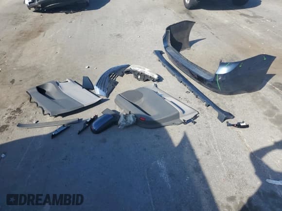 ✅ 2017 Toyota Sienna LE Auto Access Seat • VIN: 5TDKZ3DC0HS771457 • Lot: 82721385. Wystawiony na Copart z przebiegiem 116 721 mil. Bezpłatny archiwum sprzedaży aukcyjnych z USA i szczegółowy raport historii pojazdu na DreamBid. Zdjęcie 13.