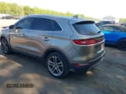 ✅ 2019 Lincoln MKC Reserve • VIN: 5LMCJ3D93KUL53163 • Lot: 42097105. Wystawiony na IAAI z przebiegiem 71 066 mil. Bezpłatny archiwum sprzedaży aukcyjnych z USA i szczegółowy raport historii pojazdu na DreamBid. Zdjęcie 3.