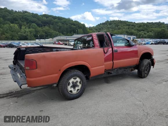 1997 Chevrolet S-10 LS with VIN 1GCDT19X6V8152954, listed as a Copart auction lot 70297885 with 234,442 mi miles and Salvage title. Bid and sale history available at DreamBid. Image 3.