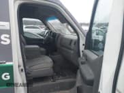 ✅ 2014 Nissan NV Cargo SV • VIN: 1N6AF0LY2EN104565 • Lot: 43709771. Wystawiony na IAAI z przebiegiem 172 034 mil. Bezpłatny archiwum sprzedaży aukcyjnych z USA i szczegółowy raport historii pojazdu na DreamBid. Zdjęcie 5.