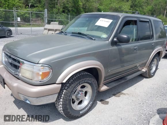 ✅ 2000 Ford Explorer Eddie Bauer • VIN: 1FMDU74E2YUA00568 • Lot: 42176409. Wystawiony na IAAI z przebiegiem 150 479 mil. Bezpłatny archiwum sprzedaży aukcyjnych z USA i szczegółowy raport historii pojazdu na DreamBid. Zdjęcie 17.