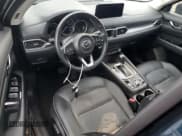 ✅ 2024 Mazda CX-5 S Select • VIN: JM3KFBBLXR0463021 • Lot: 87118565. Wystawiony na Copart z przebiegiem Nie podano. Bezpłatny archiwum sprzedaży aukcyjnych z USA i szczegółowy raport historii pojazdu na DreamBid. Zdjęcie 8.