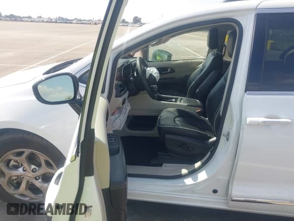 ✅ 2023 Chrysler Pacifica Limited • VIN: 2C4RC1GG8PR520521 • Lot: 43273436. Listed on IAAI with 78,606 mi. Free auction sales archive from the USA and detailed vehicle history report at DreamBid. Image 5.