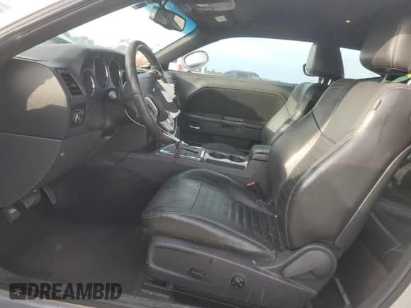 ✅ 2012 Dodge Challenger SXT • VIN: 2C3CDYAG2CH217646 • Lot: 83712094. Wystawiony na Copart z przebiegiem 108 908 mil. Bezpłatny archiwum sprzedaży aukcyjnych z USA i szczegółowy raport historii pojazdu na DreamBid. Zdjęcie 7.