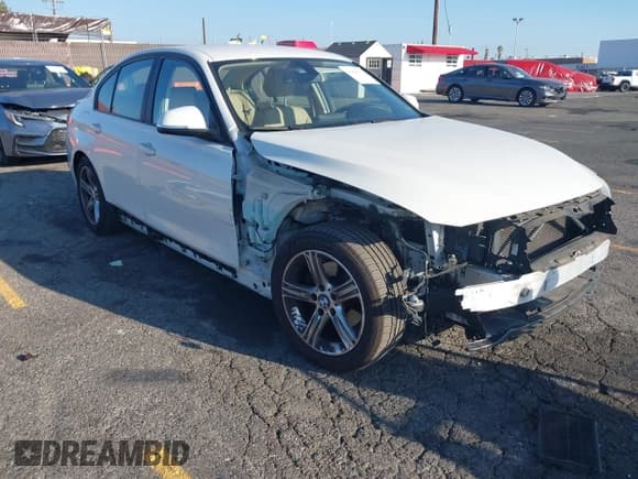 ✅ 2014 BMW 3 Series 328i • VIN: WBA3C1C54EK109829 • Лот: 43629275. Опубликован ранее на IAAI с пробегом 102 123 миль. Бесплатный доступ к архиву аукционных продаж из США и подробный отчёт об истории автомобиля на DreamBid. Изображение 1.