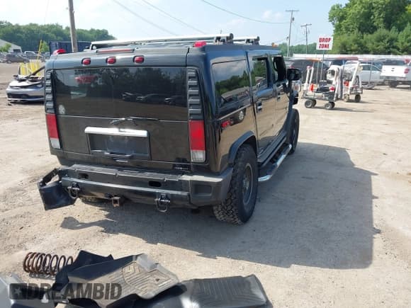 ✅ 2005 Hummer H2 SUV • VIN: 5GRGN23UX5H101905 • Lot: 42731518. Wystawiony na IAAI z przebiegiem 155 401 mil. Bezpłatny archiwum sprzedaży aukcyjnych z USA i szczegółowy raport historii pojazdu na DreamBid. Zdjęcie 4.
