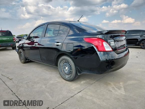 ✅ 2013 Nissan Versa SL • VIN: 3N1CN7AP2DL826427 • Lot: 70221365. Wystawiony na Copart z przebiegiem 80 458 mil. Bezpłatny archiwum sprzedaży aukcyjnych z USA i szczegółowy raport historii pojazdu na DreamBid. Zdjęcie 2.