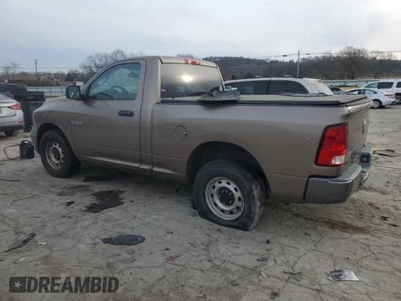 ✅ 2010 Dodge 1500 ST • VIN: 3D7JB1EK6AG127532 • Lot: 84935774. Wystawiony na Copart z przebiegiem 155 977 mil. Bezpłatny archiwum sprzedaży aukcyjnych z USA i szczegółowy raport historii pojazdu na DreamBid. Zdjęcie 2.