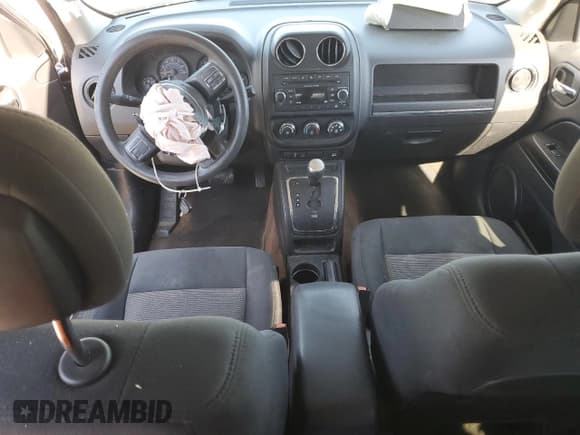 ✅ 2014 Jeep Patriot Sport • VIN: 1C4NJPBA8ED697144 • Лот: 92800685. Опубликован ранее на Copart с пробегом 190 104 миль. Бесплатный доступ к архиву аукционных продаж из США и подробный отчёт об истории автомобиля на DreamBid. Изображение 8.