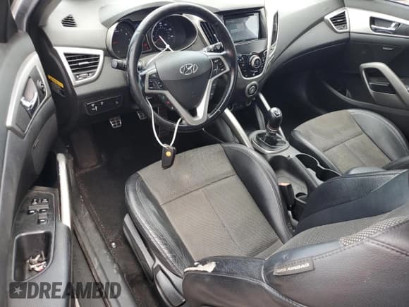 ✅ 2013 Hyundai Veloster w/Black Int • VIN: KMHTC6AD4DU163477 • Lot: 74700604. Wystawiony na Copart z przebiegiem 109 184 mil. Bezpłatny archiwum sprzedaży aukcyjnych z USA i szczegółowy raport historii pojazdu na DreamBid. Zdjęcie 8.