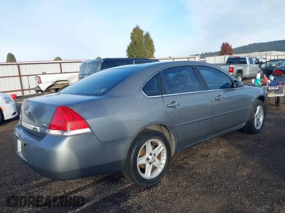 2007 Chevrolet Impala LT z VIN 2G1WT55K379124894, wystawiony jako IAAI lot #43551733 z przebiegiem 147 541 mil mil oraz . Historia ofert i sprzedaży dostępna na DreamBid. Obrazek 4.