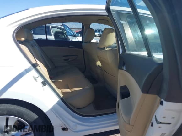 ✅ 2011 Honda Accord SE • VIN: 1HGCP2F67BA011060 • Lot: 43337410. Wystawiony na IAAI z przebiegiem 123 955 mil. Bezpłatny archiwum sprzedaży aukcyjnych z USA i szczegółowy raport historii pojazdu na DreamBid. Zdjęcie 8.