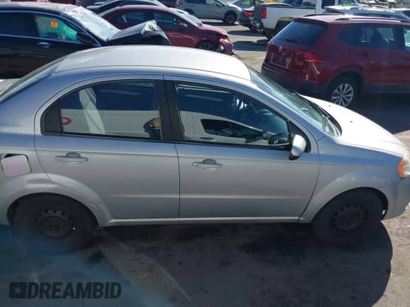 2010 Chevrolet Aveo 1LT z VIN KL1TD5DE1AB072875, wystawiony jako IAAI lot #43335385 z przebiegiem 149 819 mil mil oraz . Historia ofert i sprzedaży dostępna na DreamBid. Obrazek 13.