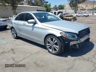✅ 2017 Mercedes-Benz C 300 • VIN: 55SWF4JB6HU223882 • Lot: 42795716. Wystawiony na IAAI z przebiegiem 113 759 mil. Bezpłatny archiwum sprzedaży aukcyjnych z USA i szczegółowy raport historii pojazdu na DreamBid. Zdjęcie 1.