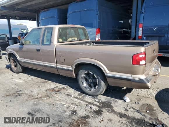 1996 Chevrolet S-10 LS с VIN 1GCCS19W8T8158418, выставлен на аукционе Copart как лот 78109204 с пробегом 138 286 миль миль и Чистый • Clean title. История ставок и продаж доступна на DreamBid. Изображение 2.