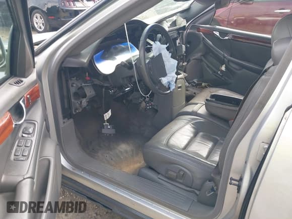 ✅ 2001 Cadillac DeVille • VIN: 1G6KD54Y51U199019 • Lot: 41528019. Wystawiony na IAAI z przebiegiem Nie podano. Bezpłatny archiwum sprzedaży aukcyjnych z USA i szczegółowy raport historii pojazdu na DreamBid. Zdjęcie 5.