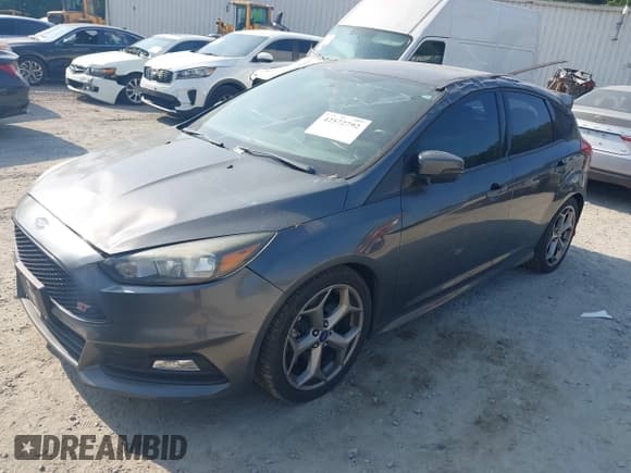 ✅ 2018 Ford Focus ST • VIN: 1FADP3L93JL325384 • Lot: 42572792. Wystawiony na IAAI z przebiegiem 118 000 mil. Bezpłatny archiwum sprzedaży aukcyjnych z USA i szczegółowy raport historii pojazdu na DreamBid. Zdjęcie 2.