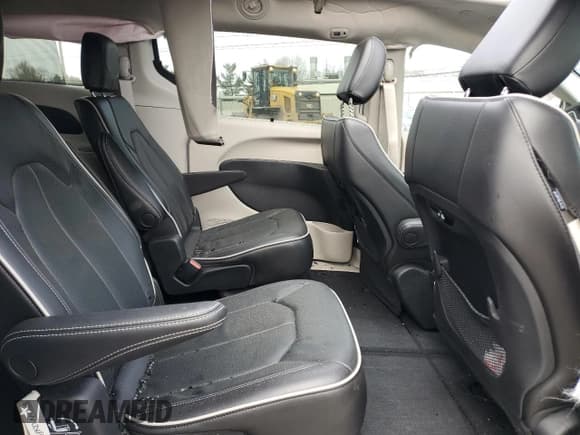 ✅ 2023 Chrysler Pacifica Limited • VIN: 2C4RC3GG3PR580492 • Lot: 43747715. Listed on Copart with 16,983 mi. Free auction sales archive from the USA and detailed vehicle history report at DreamBid. Image 11.