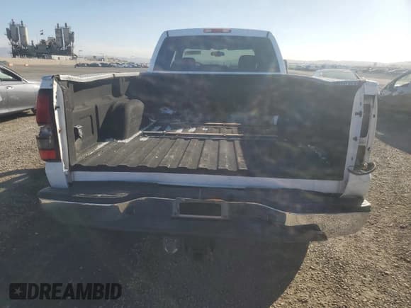 ✅ 2005 GMC Sierra 1500 • VIN: 1GTHC23275F938231 • Лот: 85245654. Опубликован ранее на Copart с пробегом 131 868 миль. Бесплатный доступ к архиву аукционных продаж из США и подробный отчёт об истории автомобиля на DreamBid. Изображение 6.