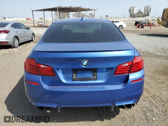 ✅ 2016 BMW M5 • VIN: WBSFV9C56GD595598 • Lot: 53042714. Wystawiony na Copart z przebiegiem 87 563 mil. Bezpłatny archiwum sprzedaży aukcyjnych z USA i szczegółowy raport historii pojazdu na DreamBid. Zdjęcie 6.