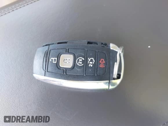 ✅ 2017 Lincoln Continental Reserve • VIN: 1LN6L9NP8H5609004 • Lot: 42214660. Wystawiony na IAAI z przebiegiem 97 272 mil. Bezpłatny archiwum sprzedaży aukcyjnych z USA i szczegółowy raport historii pojazdu na DreamBid. Zdjęcie 11.